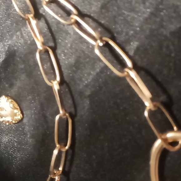 Paper clip layered chunky chain with a floating heart necklace 16+4in - Picture 3 of 6